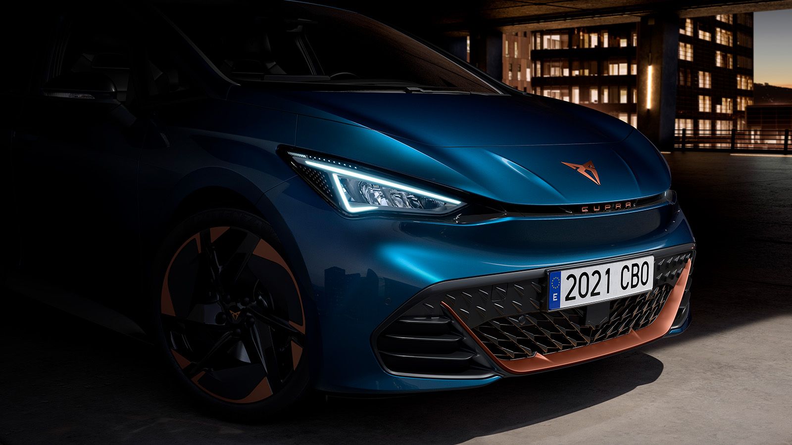 CUPRA Born design voorkant met koplampen, bumper