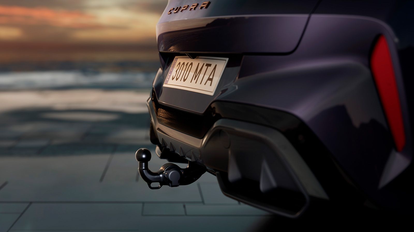 Close-up van de wegklapbare trekhaak op de nieuwe CUPRA Terramar plug-in hybride SUV