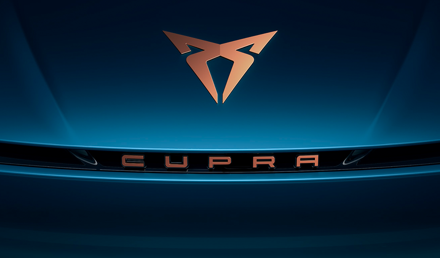 Close-up van CUPRA logo op de CUPRA Born