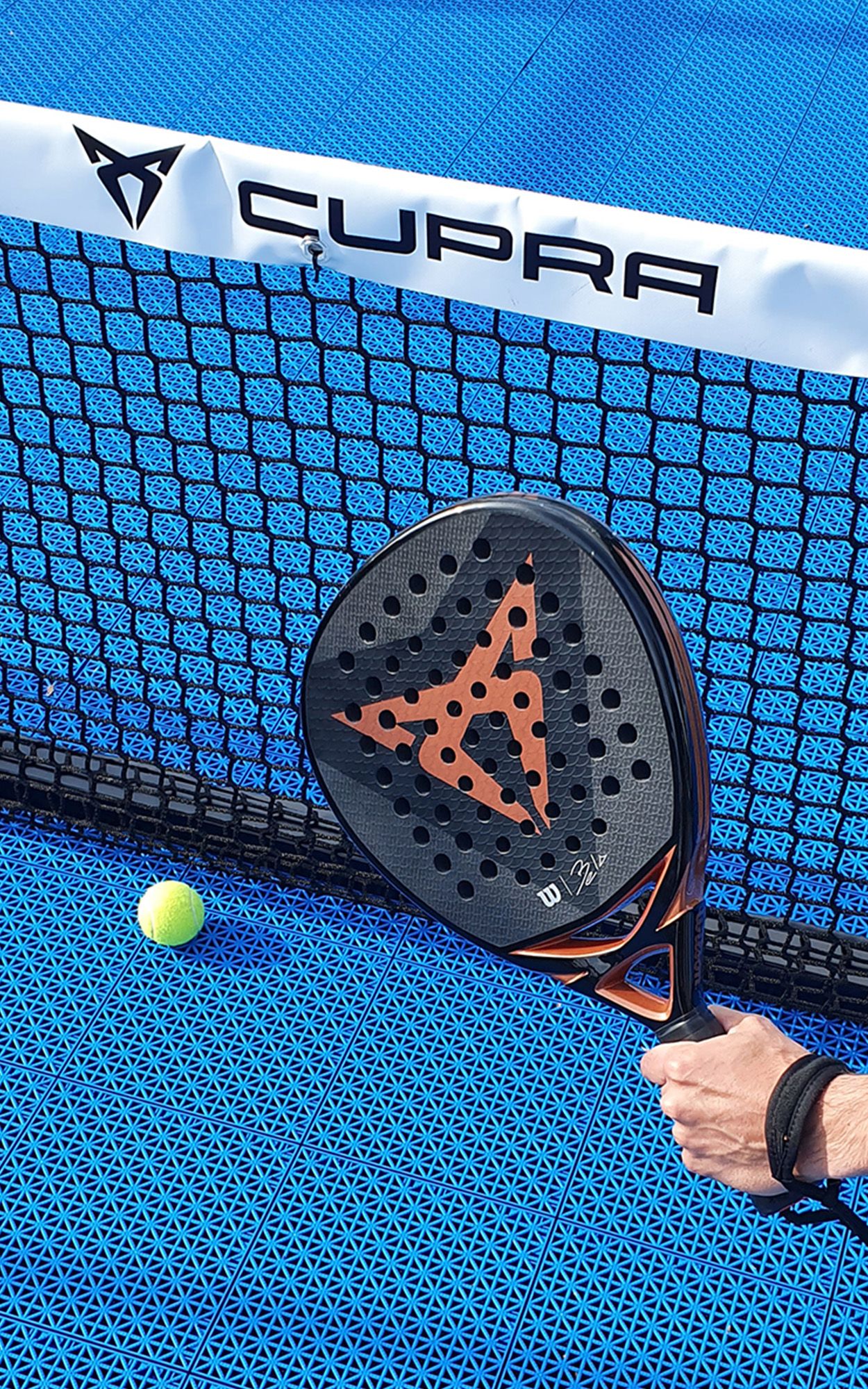 Padel racket met CUPRA logo