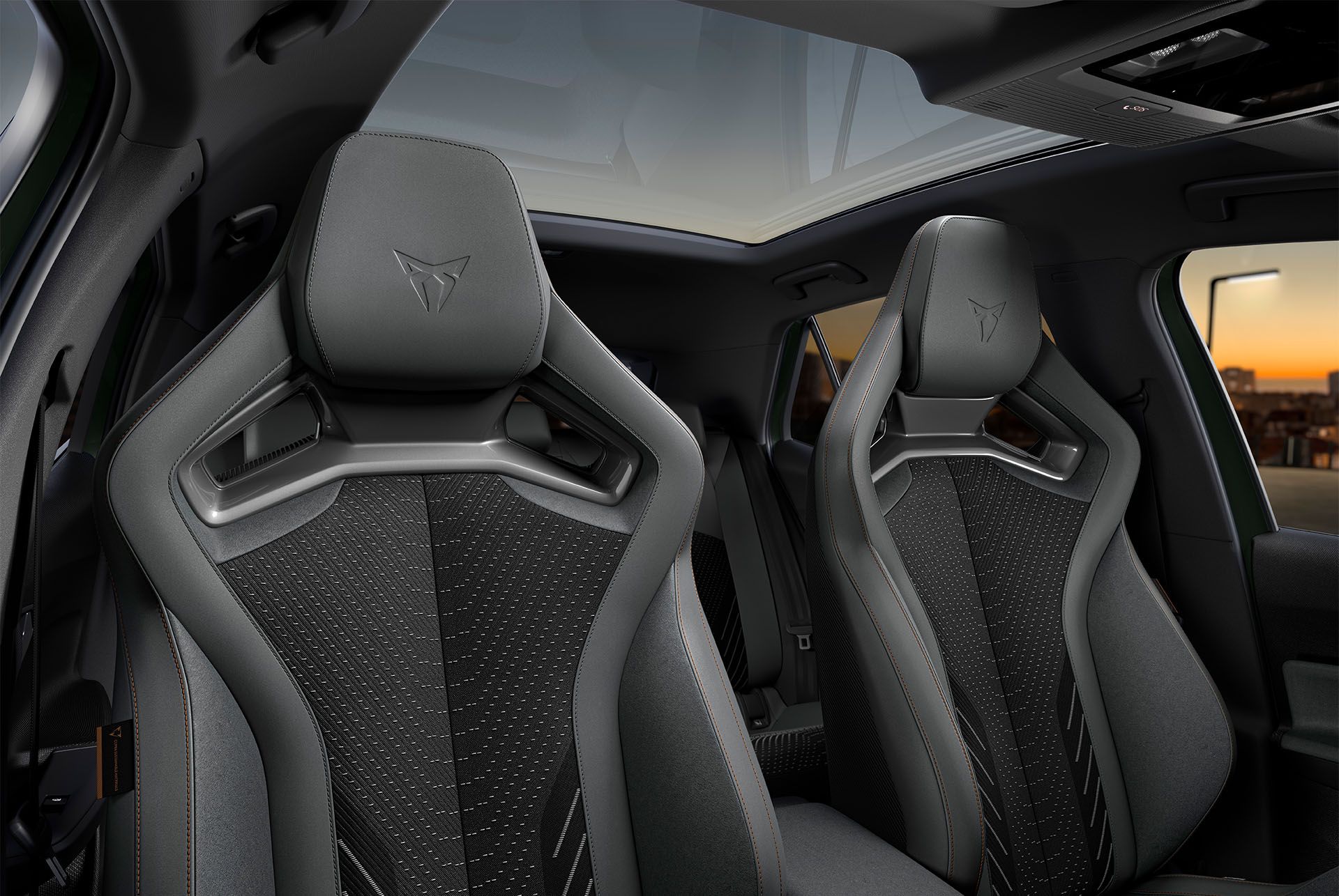 CUPRA Born VZ interieur met Sabelt kuipstoelen