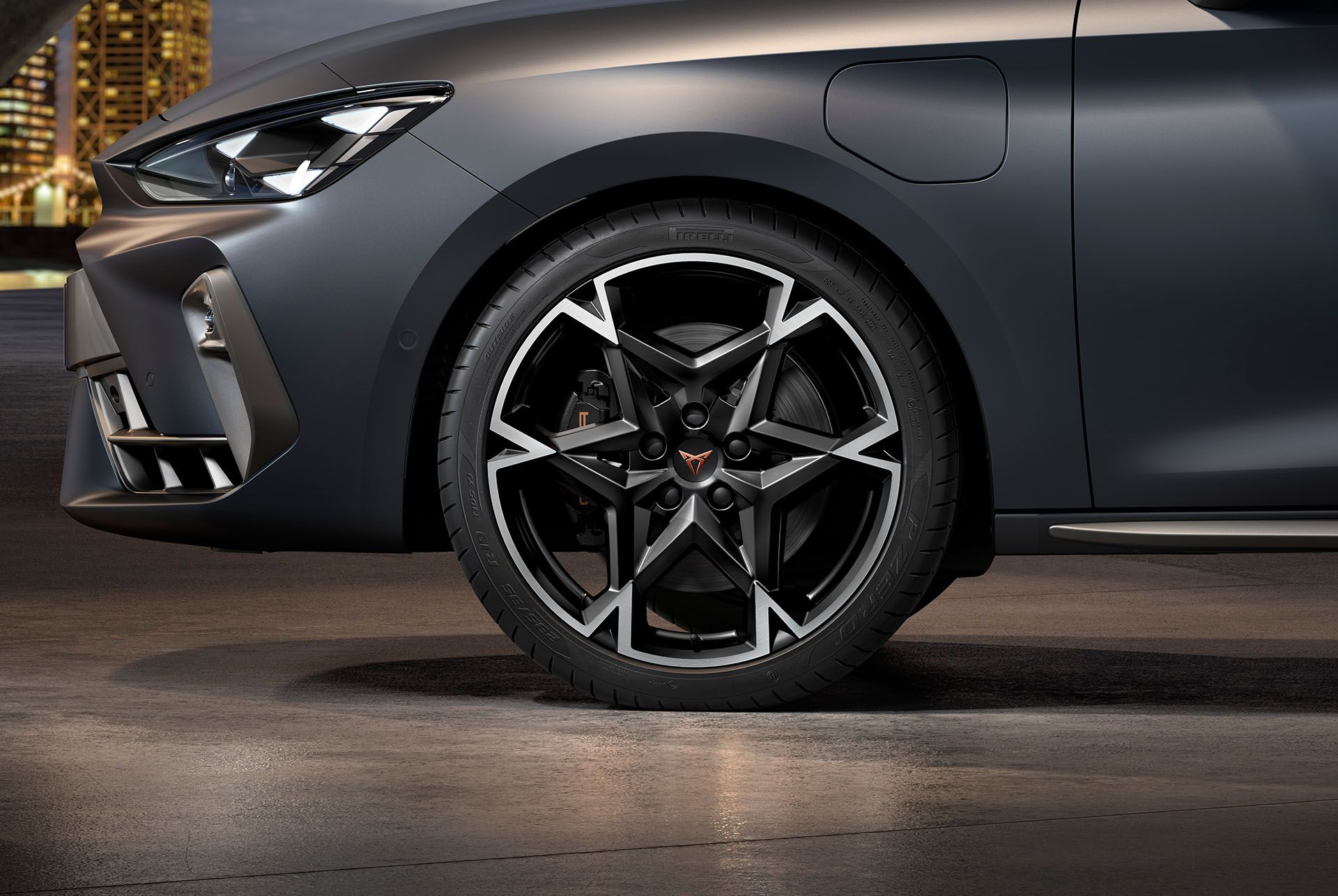 19 inch Polar lichtmetalen velgen op de CUPRA Leon Sportstourer