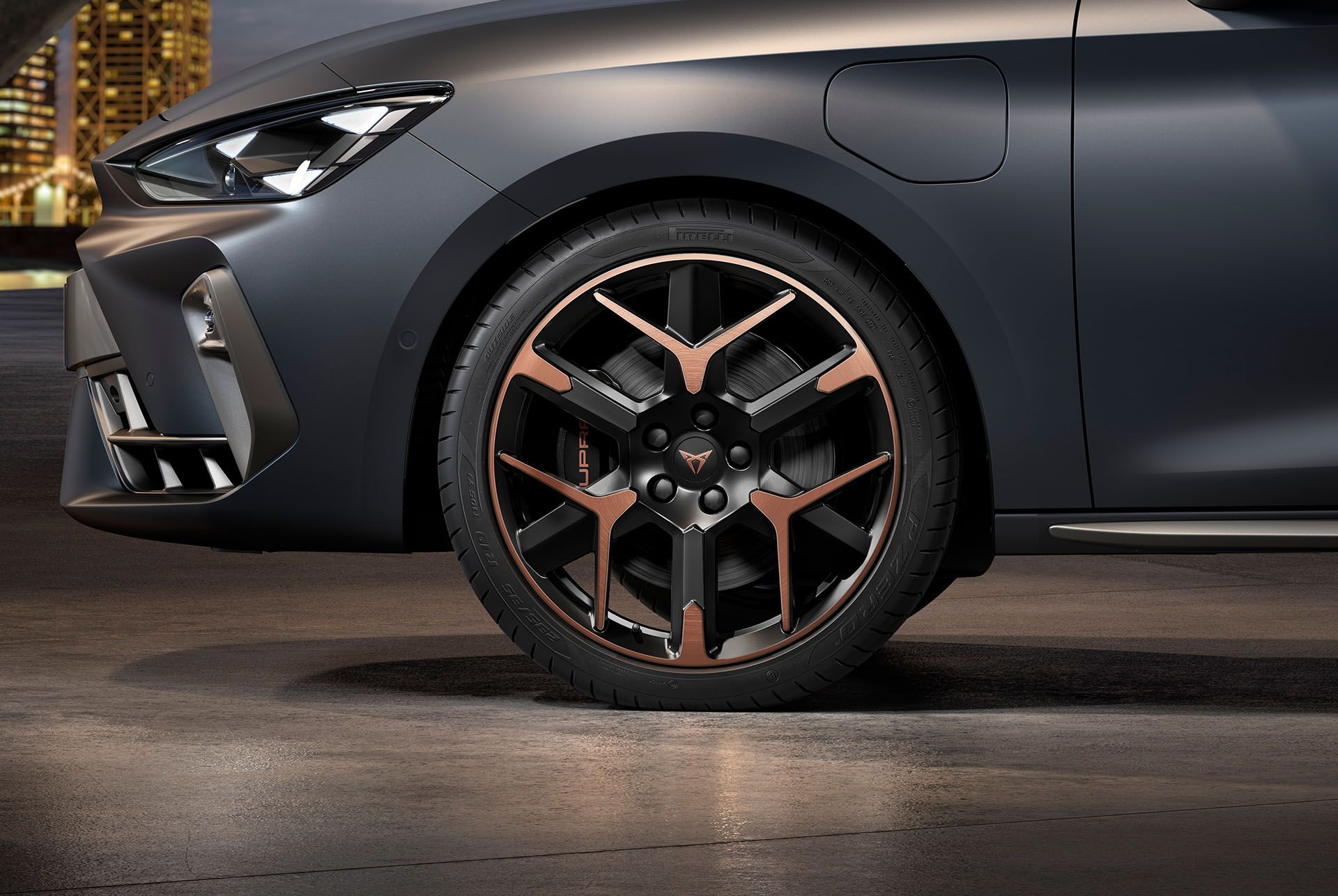 19 inch hailstorm copper lichtmetalen velgen op de CUPRA Leon Sportstourer